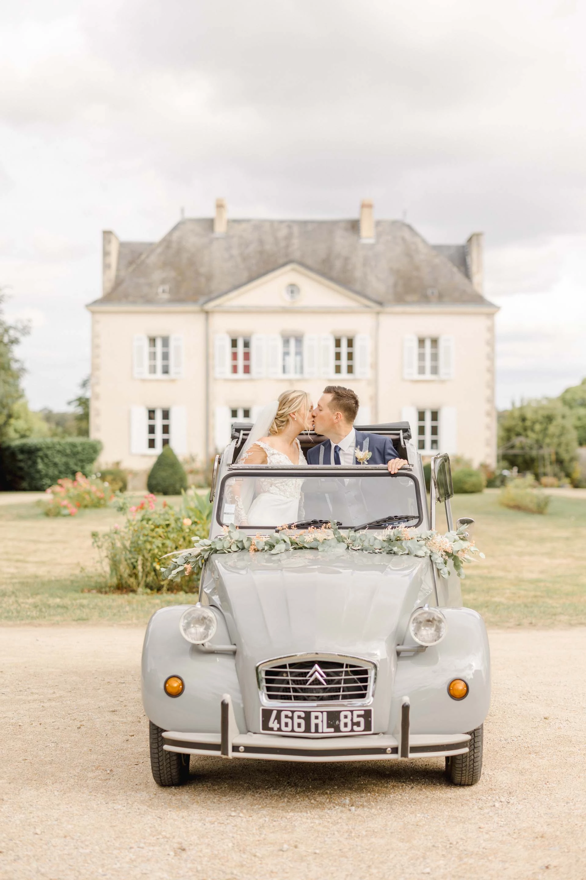 voiture robe mariage bonheur gris
